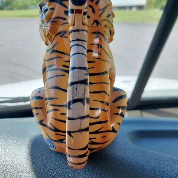 Greatest Show on Earth Lion Cup Circus - Picture 3 of 7